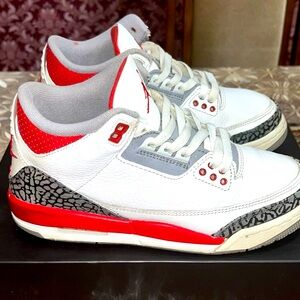 Nike Air Jordan 2022 (GS) Fire Red 5.5Y